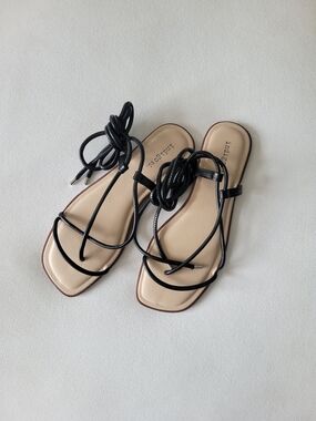 NWOB Indigo Rd. Black Strappy Square-Toe Sandals